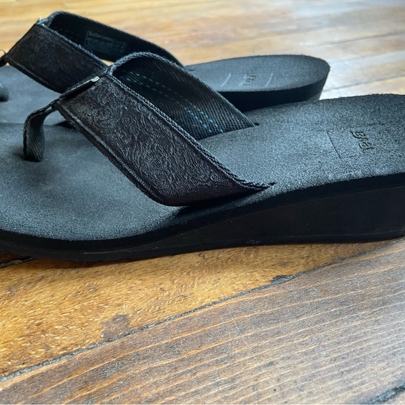 Teva Black Women's Sandals, Size 9 - Picture 1 of 6